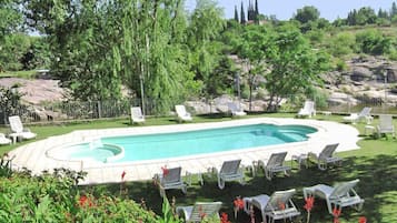 Außenpool (je nach Saison geöffnet)