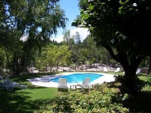 Piscina externa sazonal