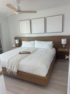 2 bedrooms, iron/ironing board, free WiFi, bed sheets - Beachfront Top Corner Condo, Sunrise & Sunset Views, Renovated, Sleeps 6 (Fort Myers Beach)