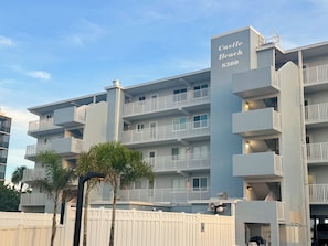 Exterior - Beachfront Top Corner Condo, Sunrise & Sunset Views, Renovated, Sleeps 6 (Fort Myers Beach)