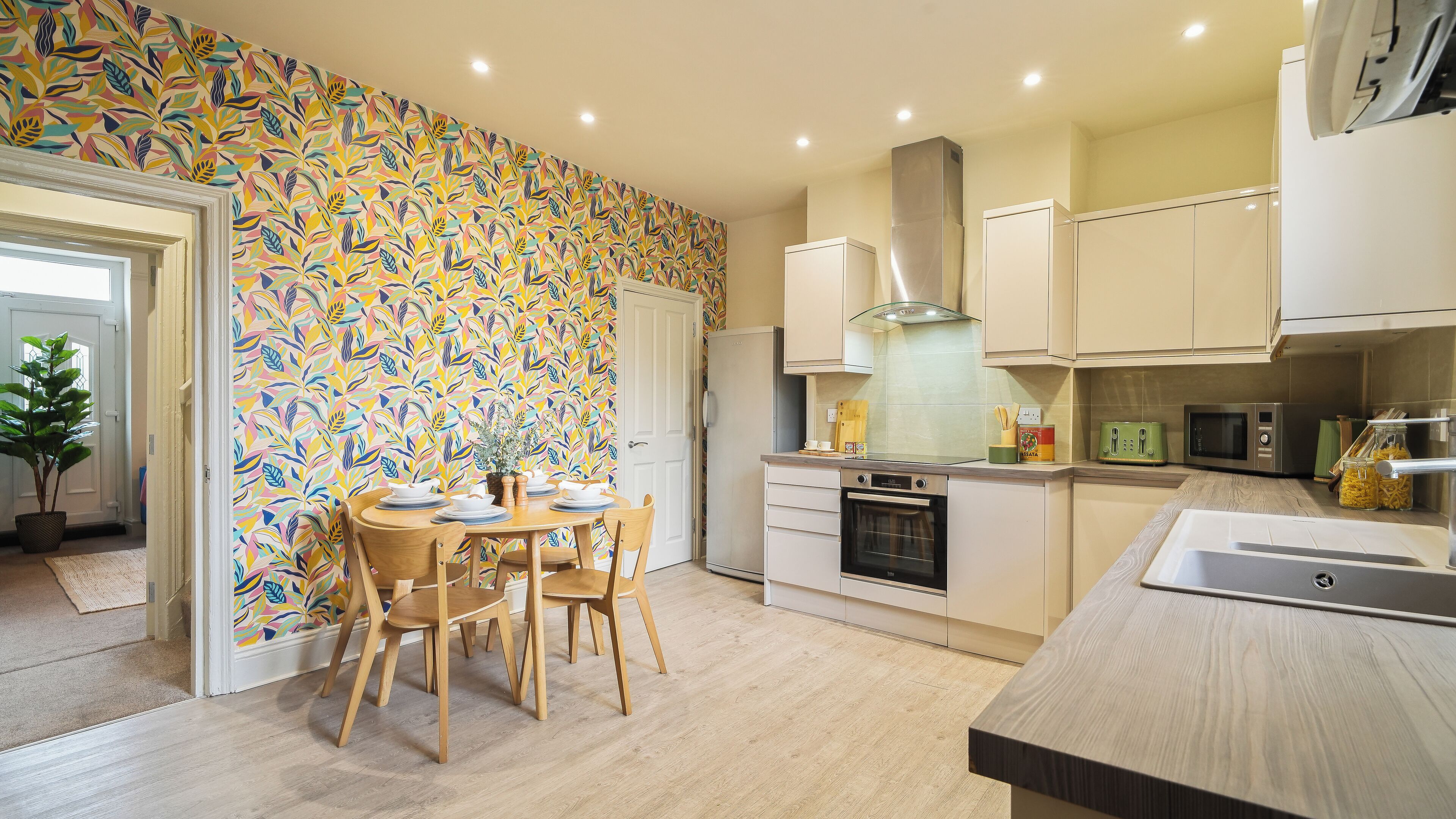 Casa conforto | Cozinha privada | Geladeira grande, micro-ondas, fogão, cooktop