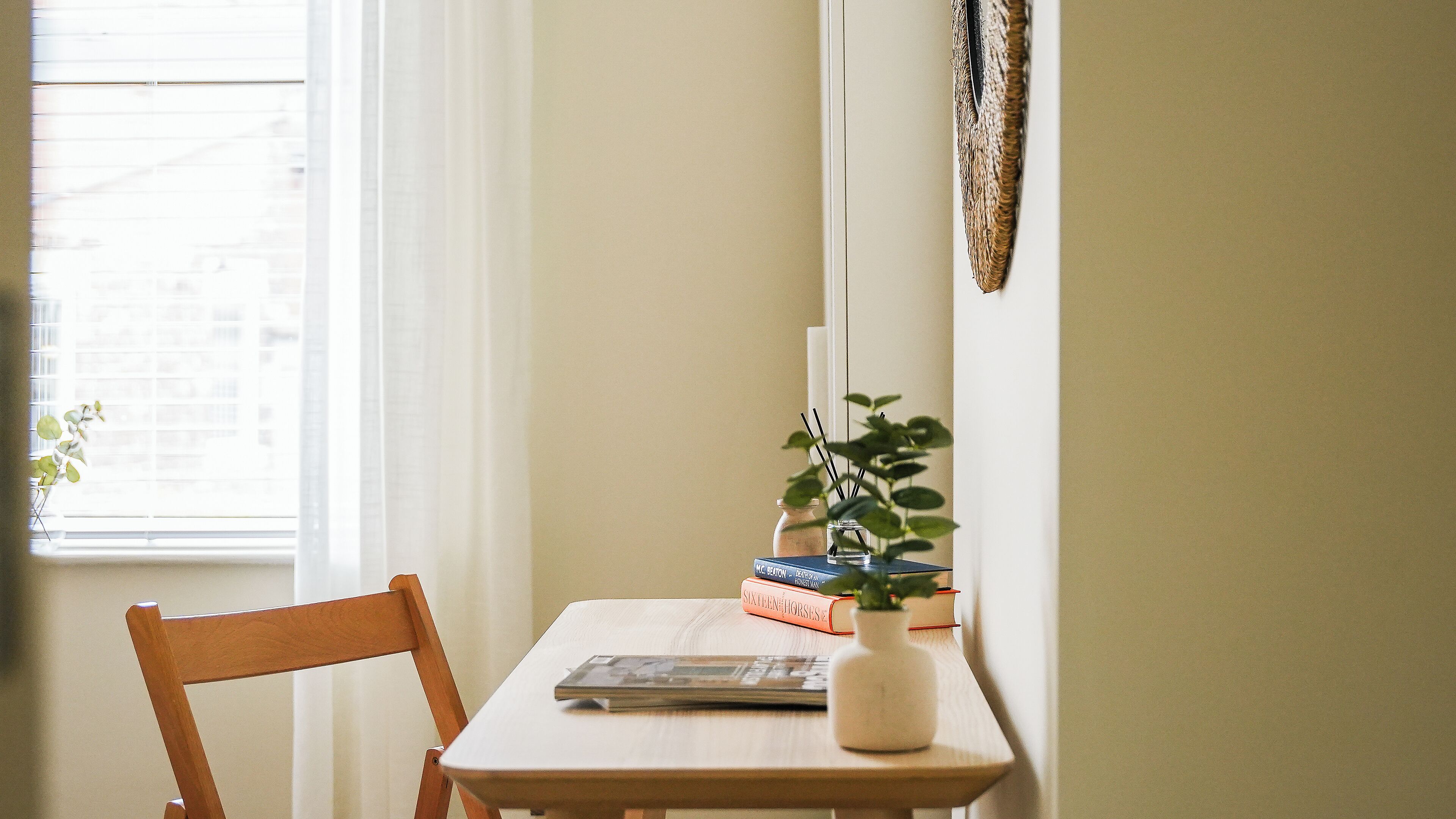 Luxury House | Desk, laptop workspace, iron/ironing board, free WiFi