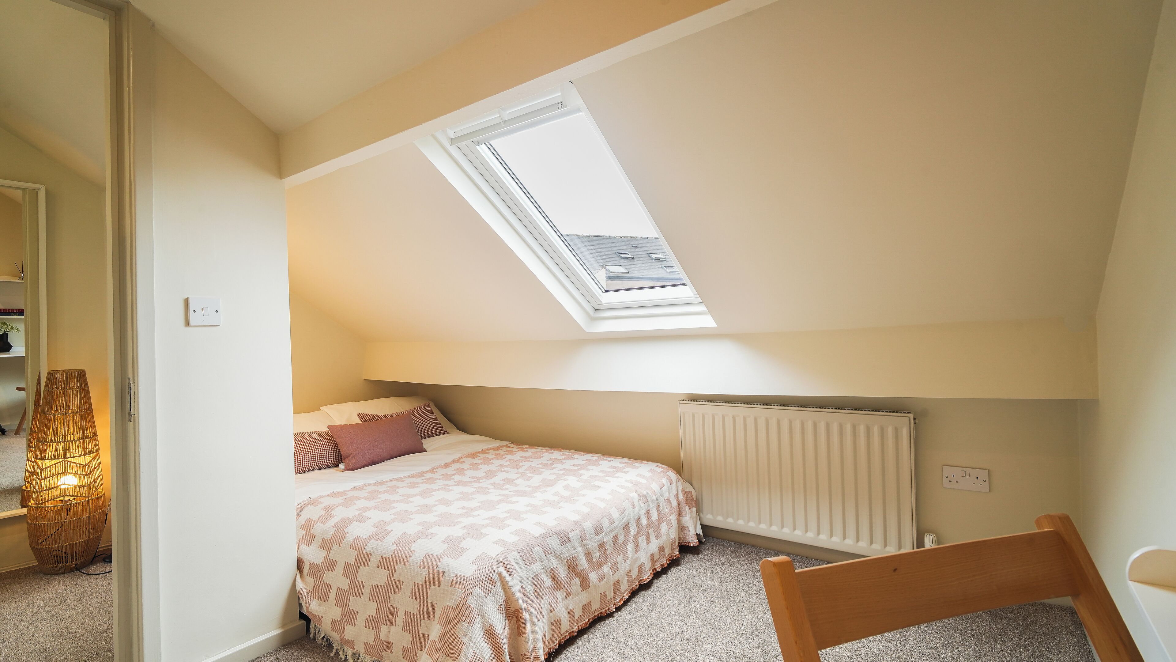 Hus – comfort | Skrivebord, skrivebord for bærbar PC og strykejern/-brett