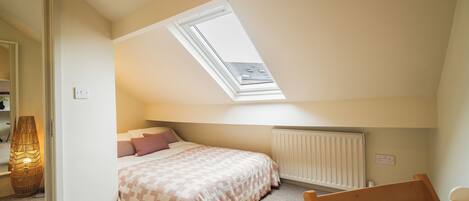 Hus – comfort | Skrivebord, skrivebord for bærbar PC og strykejern/-brett