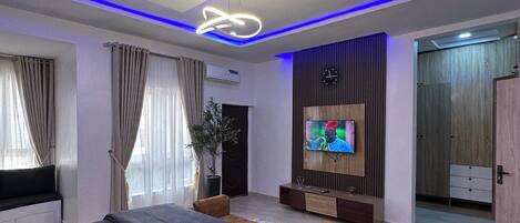 4 bedrooms, iron/ironing board, free WiFi, bed sheets