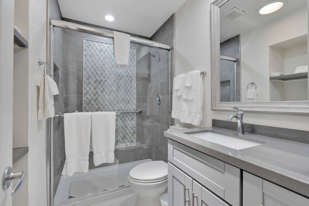 Comfort Condo | Bathroom shower