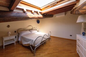 1 chambre, fer et planche à repasser, Wi-Fi, literie fournie