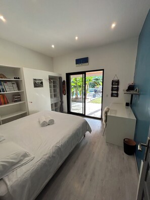 4 bedrooms, iron/ironing board, WiFi, bed sheets