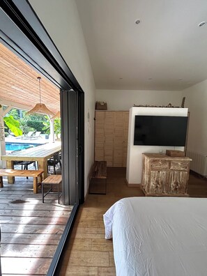 4 bedrooms, iron/ironing board, WiFi, bed sheets - Indonesian villa (Lacanau)