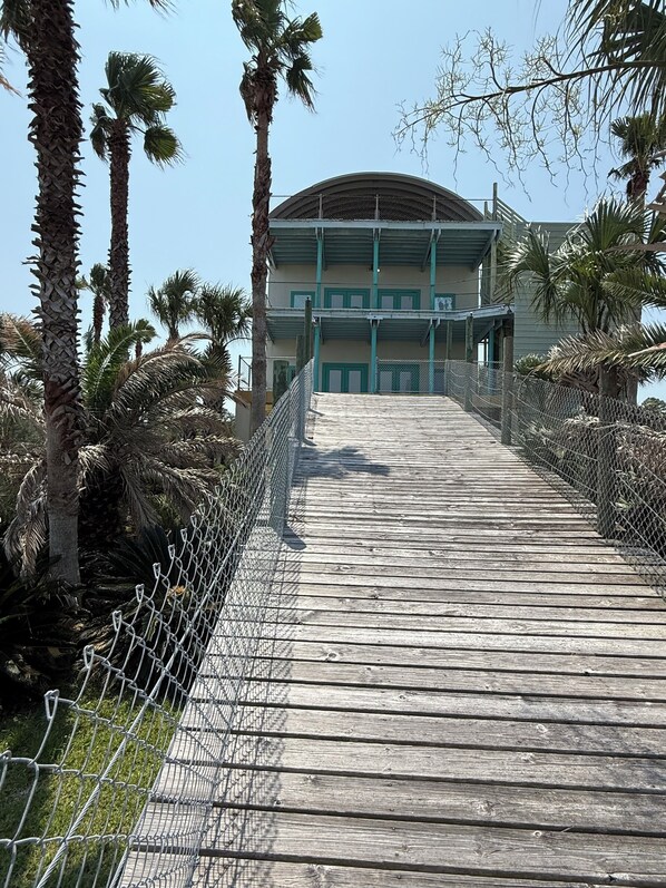 Property grounds - Charming 4-bedroom house close to Dauphin Island white sandy beaches (Coden)