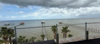 Charming 4-bedroom house close to Dauphin Island white sandy beaches