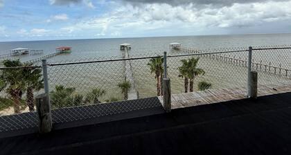Charming 4-bedroom house close to Dauphin Island white sandy beaches