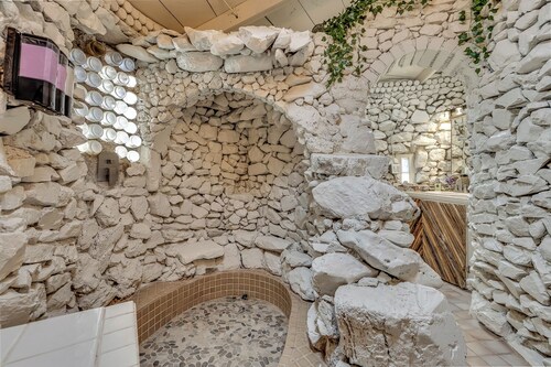 Tucson Bottle House - An Artsy and Unique 3 Bdrm house - New Listing Discounts