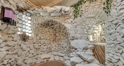 Tucson Bottle House - An Artsy and Unique 3 Bdrm house - New Listing Discounts