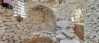 Tucson Bottle House - An Artsy and Unique 3 Bdrm house - New Listing Discounts