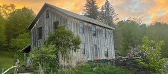 Lovely 3-bedroom secluded farm house in Delancey with WiFi