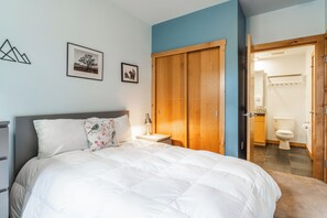 2 bedrooms, iron/ironing board, free WiFi, bed sheets - Modern Ideal Ski Location, Views, Heated Garage, Elevator 633 (Mammoth Lakes)