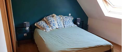5 bedrooms, iron/ironing board, Internet