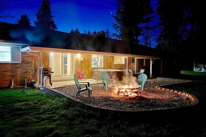 Spacious 5-bedroom home w/ hot tub - events allowed, lots of parking