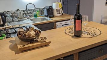 Microondas, horno, placa de cocina, lavavajillas