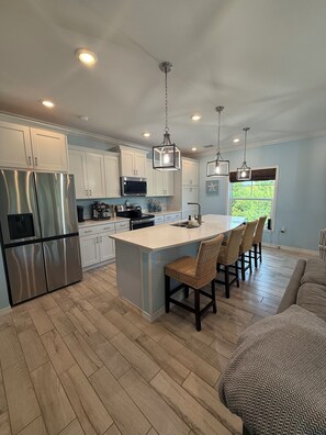 Mikrowelle, Ofen, Herdplatte, Geschirrspüler