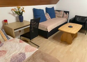 3 chambres, fer et planche à repasser, Wi-Fi, draps fournis