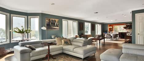 Una Smart TV, libros