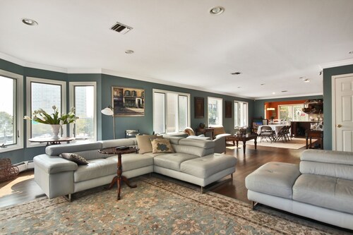 LUXURY 3,250SQFT TOWNHOUSE WITH MANHATTAN & OCEAN VIEWS - 15MINS TO TIMES SQUARE