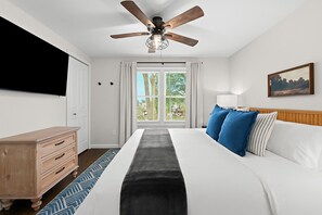 3 bedrooms, desk, iron/ironing board, travel cot