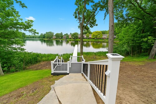 New! Private Lakefront Retreat [3BR/2BA] Game Room