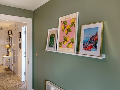 City Centre | Top Floor w/ Balcony & Sunset Views | Pass the Keys