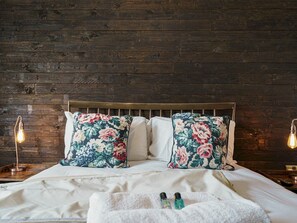 2 chambres, fer et planche à repasser, Wi-Fi gratuit, draps fournis