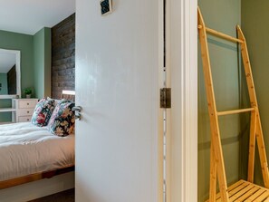 2 chambres, fer et planche à repasser, Wi-Fi gratuit, draps fournis