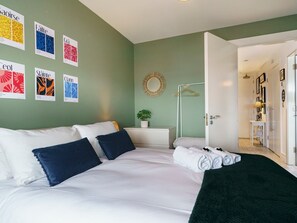 2 bedrooms, iron/ironing board, free WiFi, bed sheets