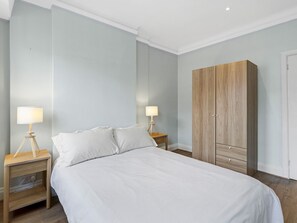 2 dormitorios, tabla de planchar con plancha, wifi gratis y ropa de cama