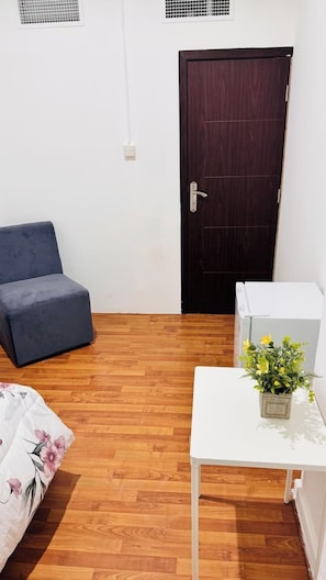 Standard Single Room | Desk, laptop workspace, soundproofing, iron/ironing board - Golden Gate  (Abu Dhabi)