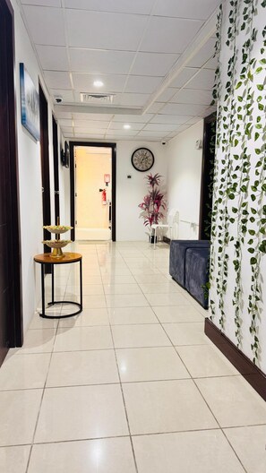 Interior entrance - Golden Gate  (Abu Dhabi)