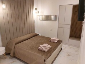 2 bedrooms, desk, free WiFi, bed sheets