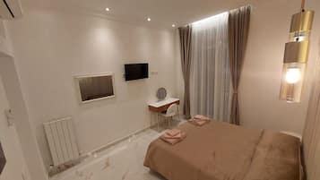 2 bedrooms, desk, free WiFi, bed sheets