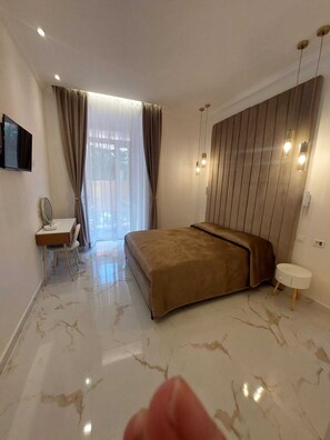 2 bedrooms, desk, free WiFi, bed sheets