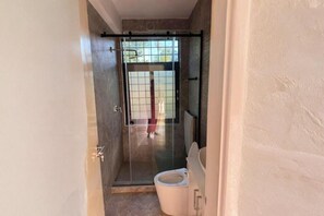 Bruser, håndklæder, Sæbe, Toiletpapir