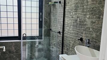 Bruser, håndklæder, Sæbe, Toiletpapir