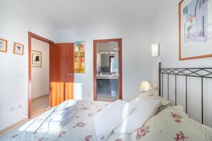 Villa | 6 bedrooms, iron/ironing board