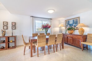 Villa | Dining