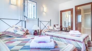 Villa | 6 bedrooms, iron/ironing board