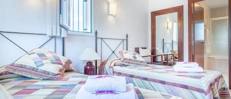 Villa | 6 bedrooms, iron/ironing board