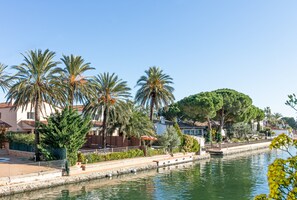 Exterior - Villa in Empuriabrava With Private Pool & Mooring (Castello d'Empuries)