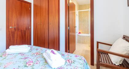Elegant Family Villa With Pool, Mooring