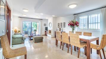 Villa | Dining