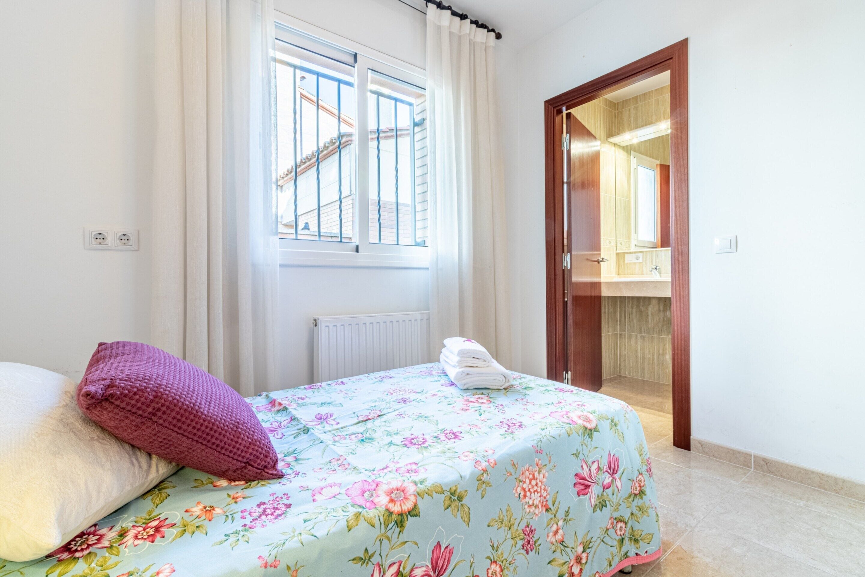 6 bedrooms, iron/ironing board